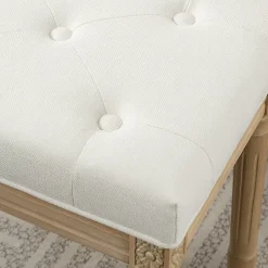 Tabouret repose-pied capitonné style classique bois sculpté patiné tissu toucher lin beige