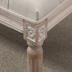 Tabouret repose-pied capitonné style classique - bois d'hévéa sculpté, patiné - revêtement aspect lin beige