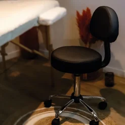 Tabouret rond à roulettes avec dossier réglable en hauteur de 50 à 64 cm et pivotable - Noir - Vivezen