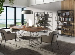 Étagères modernes en noyer et acier noir pour un intérieur élégant