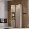 Vitrine haute 2 portes collection HAVANA avec LED intégrée. Coloris beige et noir.