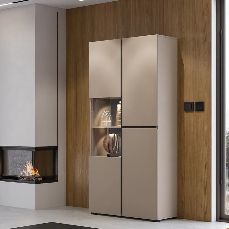 Vitrine haute 2 portes collection HAVANA avec LED intégrée. Coloris beige et noir.